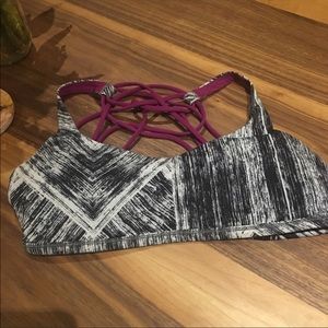 🍋lululemon free to be wild bra size 8